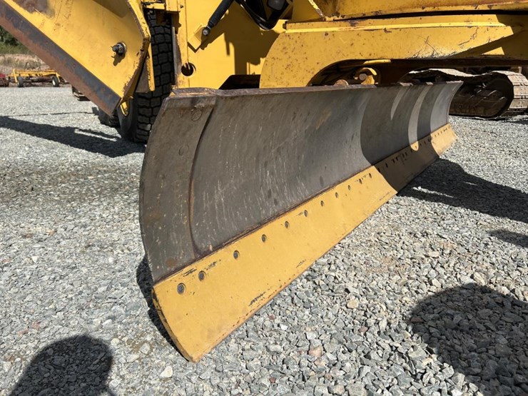 2001-deere-772ch-image-38