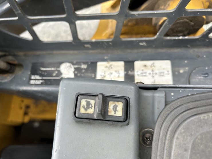 deere-318g-image-41
