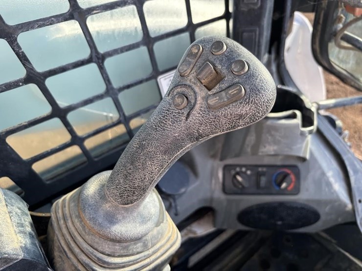 2021-bobcat-t770-image-23