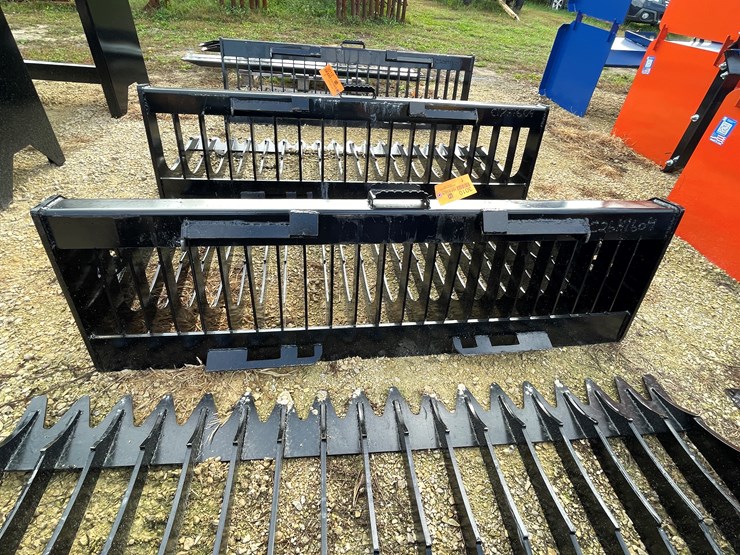 #3010-•-skid-steer-71"-rock-bucket-image-5