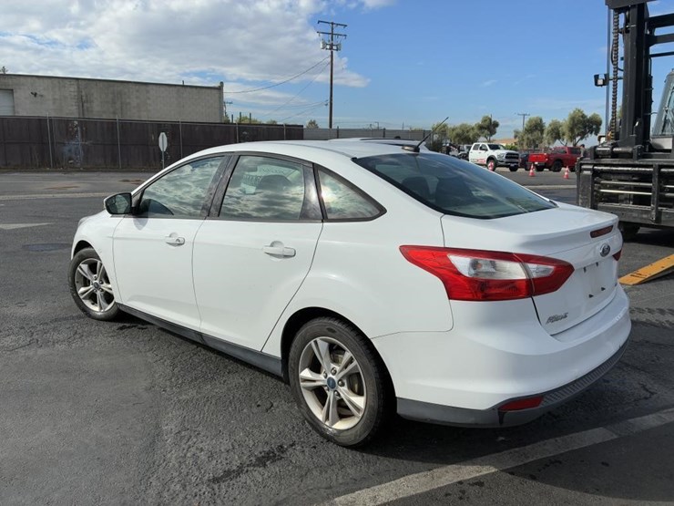 2014-ford-focus-sedan-image-5