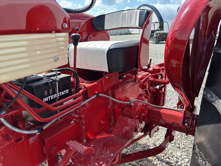 farmall-240-image-42