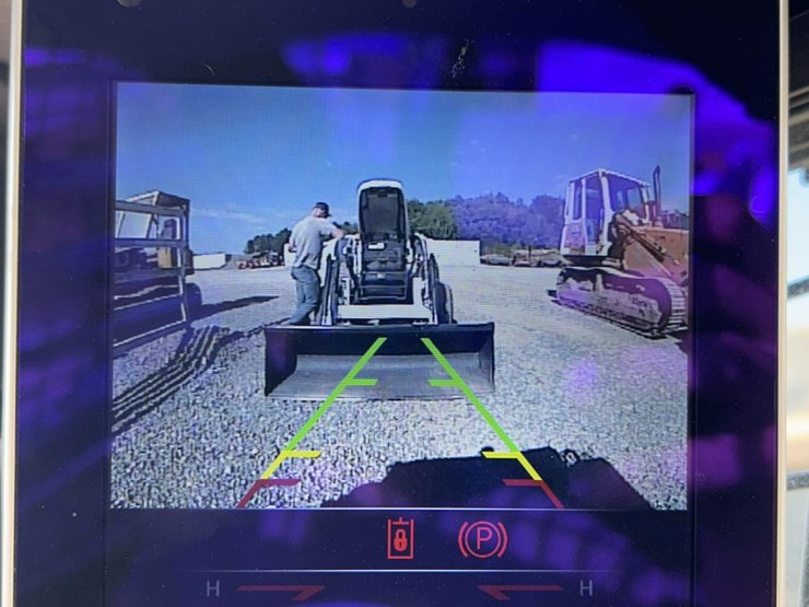 2022-new-holland-l320-image-46