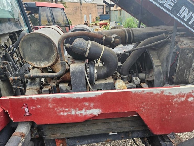 #2003-•-case-international-7110-magnum-tractor-image-11