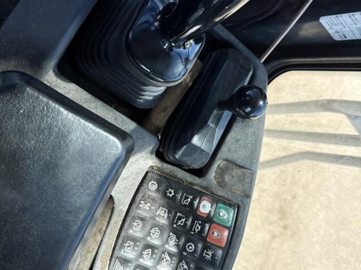 2018-deere-844k-image-58