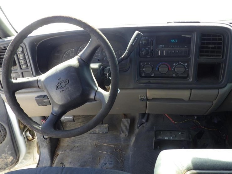 2002-chevrolet-tahoe-image-9