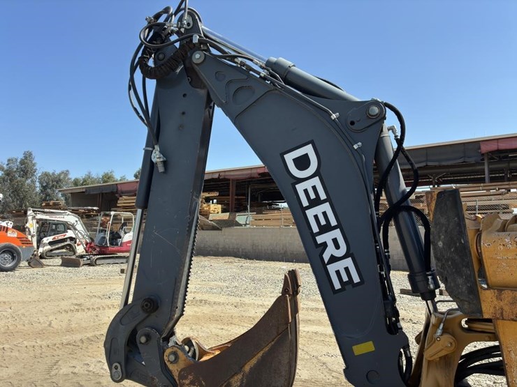 2018-deere-310l-image-10