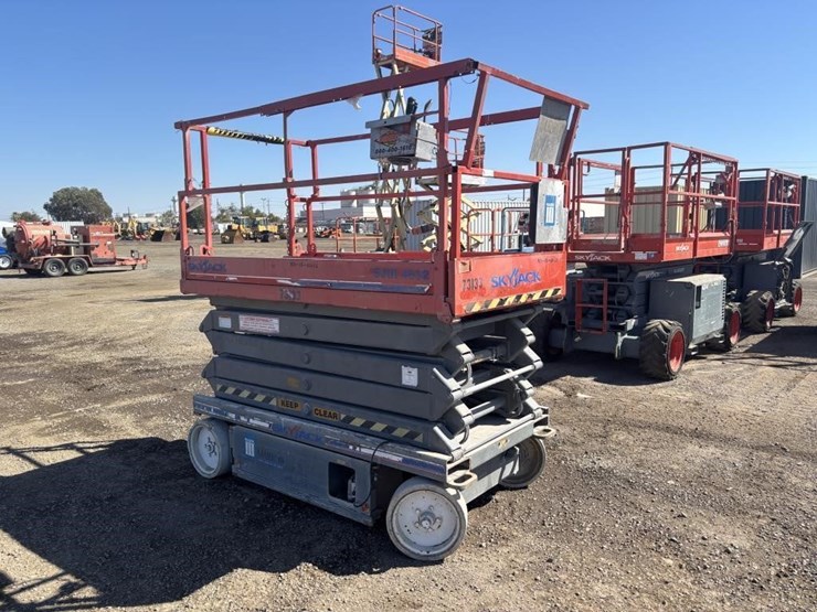 skyjack-sj4632-scissor-lift-image-2