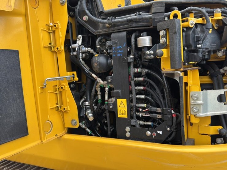 2022-komatsu-pc138-image-40