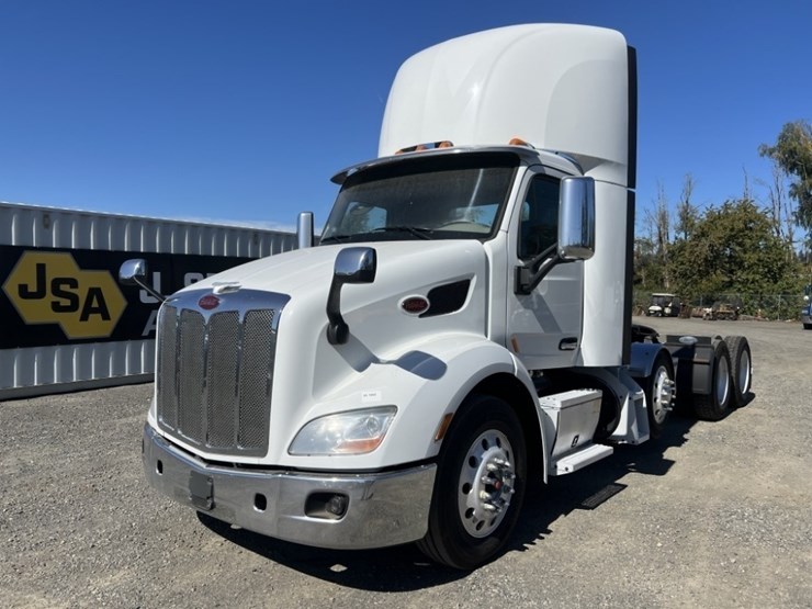2020-peterbilt-579-image-1