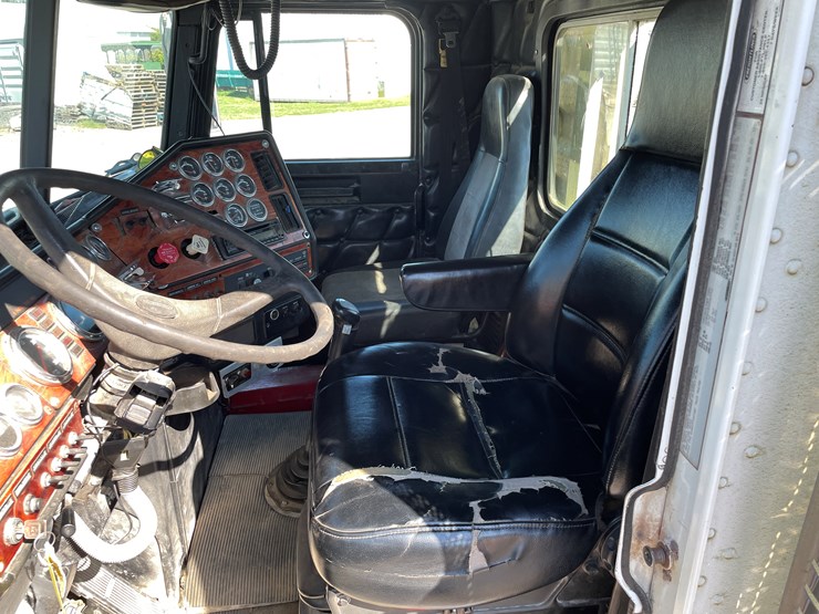 1999-freightliner-108sd-image-44
