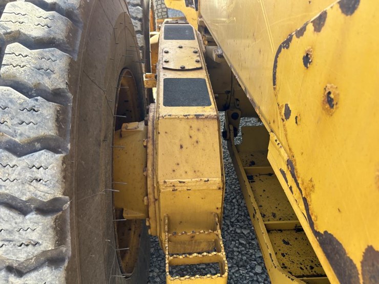 2001-deere-772ch-image-79