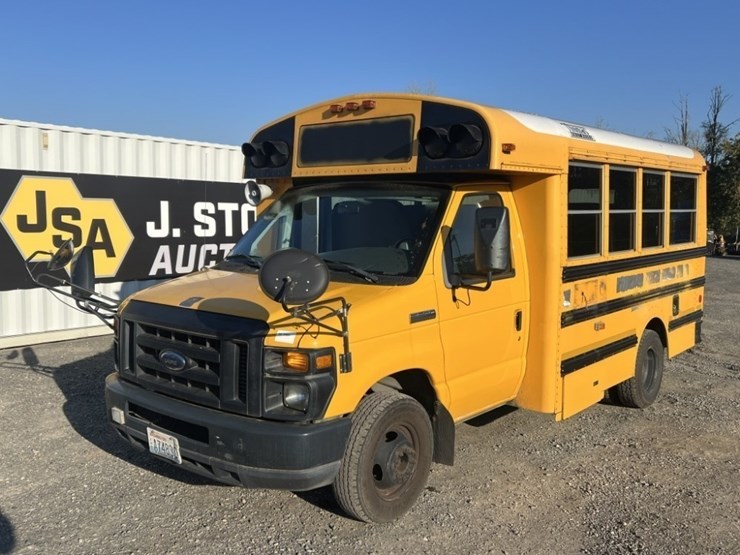 2008-ford-e350-image-1