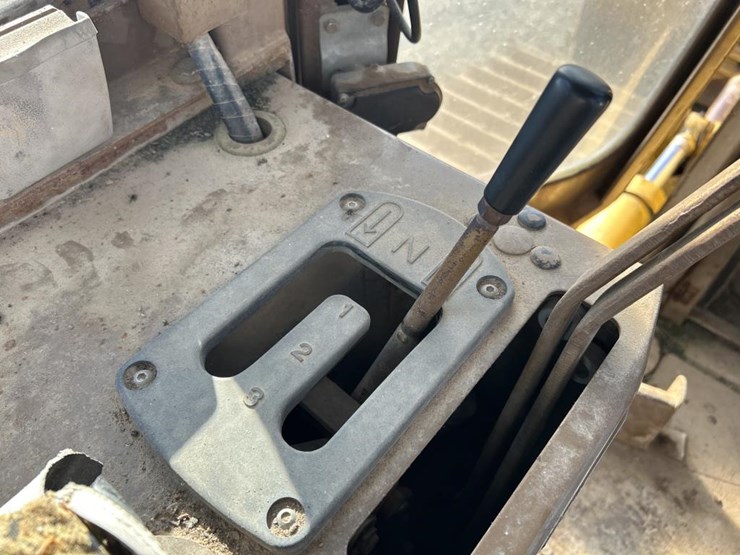caterpillar-d4h-image-54