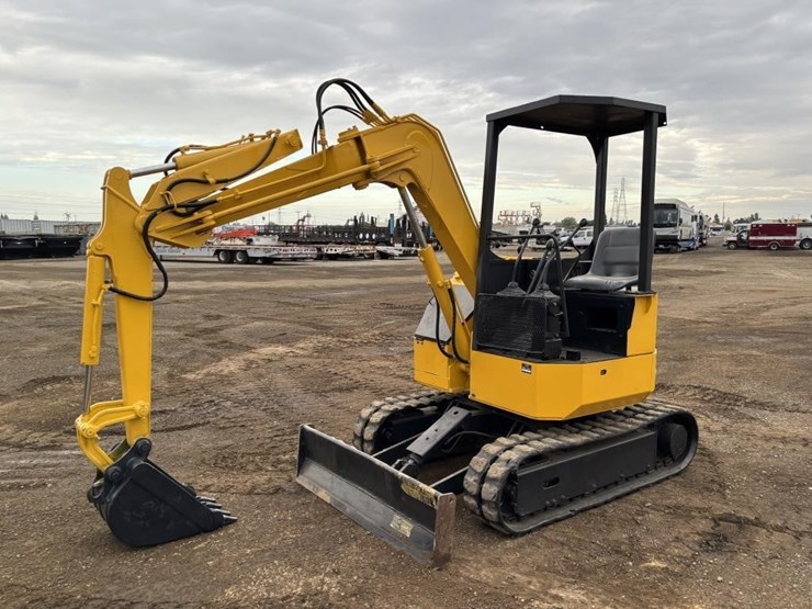 komatsu-pc28uu-image-1