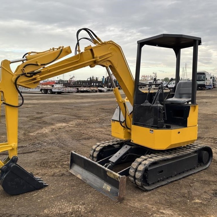 KOMATSU PC28UU