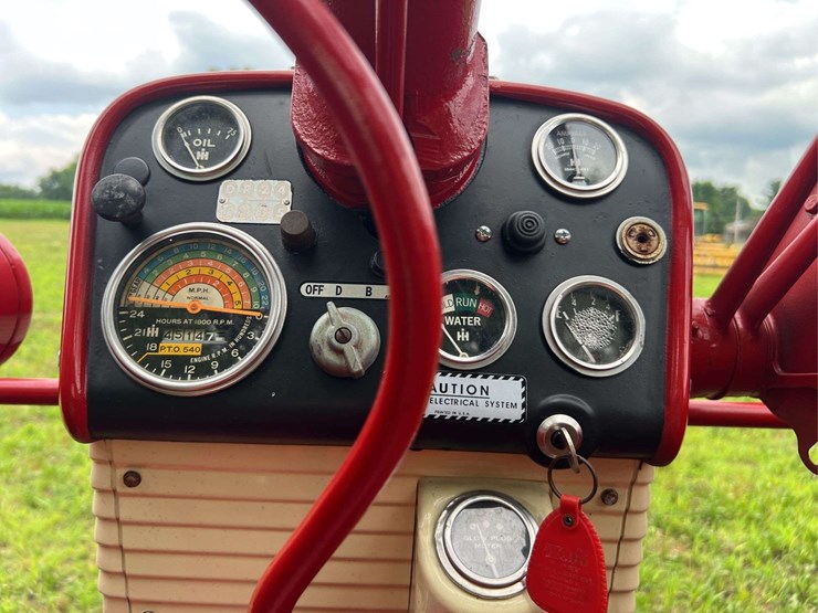 farmall-560-diesel-image-57