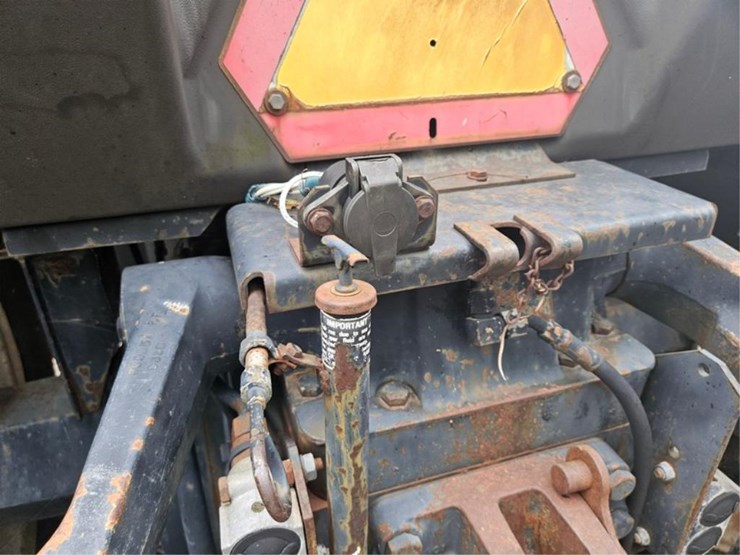 #2004-•-case-international-7110-magnum-tractor-image-20