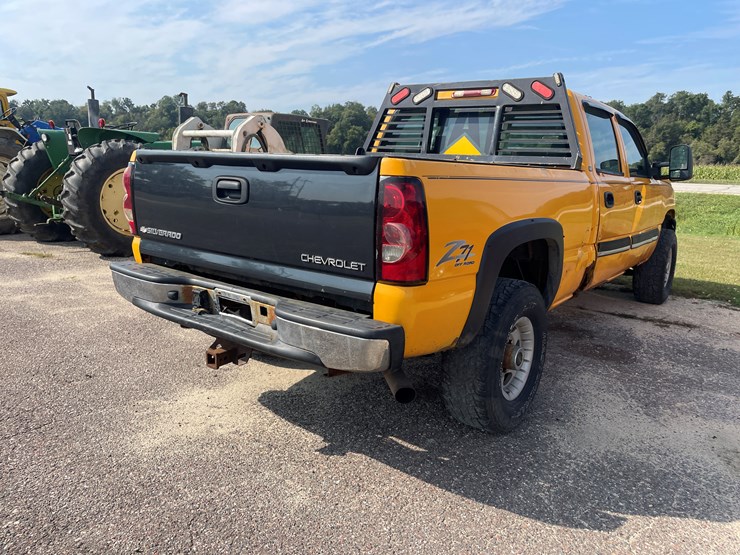 #1007-•-2004-chevy-2500-hd-(has-wi-title)-image-3