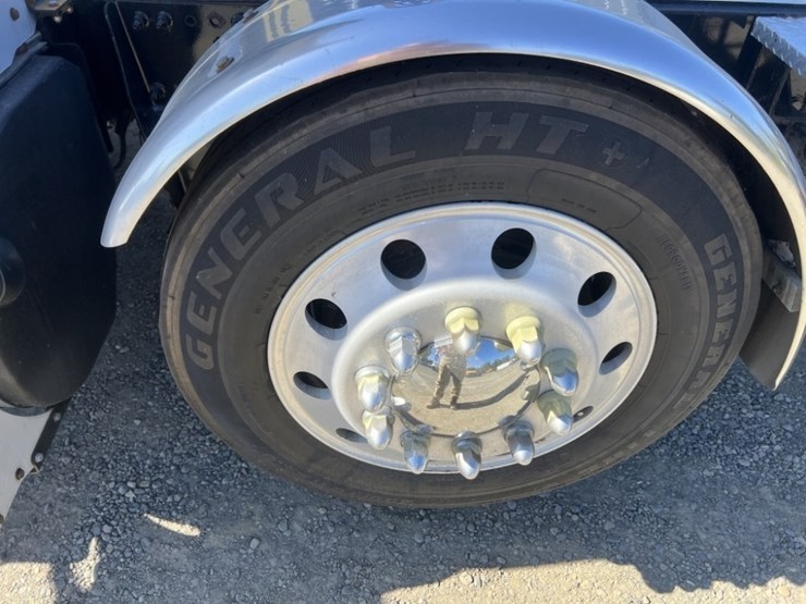 2020-peterbilt-579-image-18