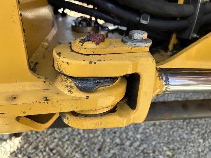 2016-deere-344k-image-32