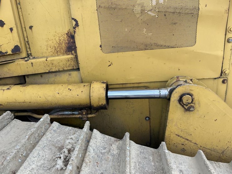 caterpillar-d4h-image-24