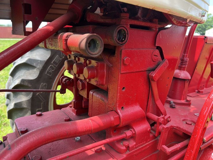 farmall-560-image-70