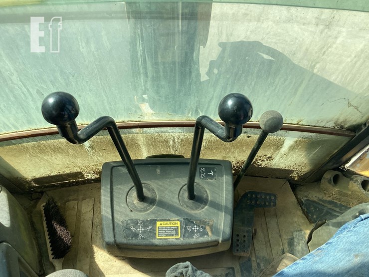 2010-deere-310j-image-15