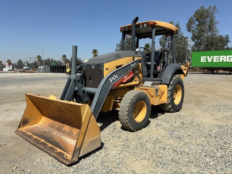 2018-deere-310l-image-1