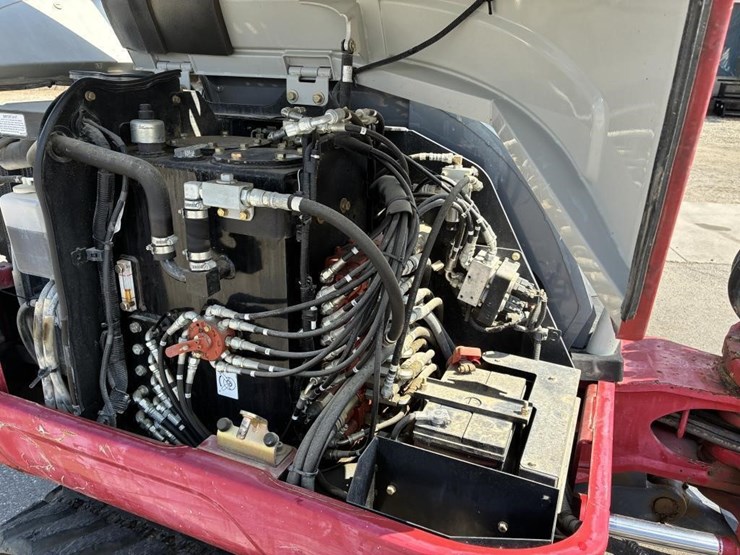 2019-takeuchi-tb240-image-15