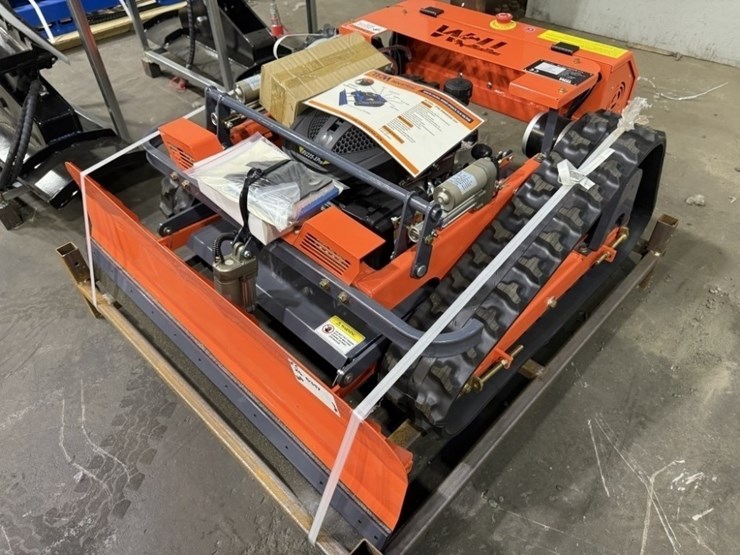 2025-tpm-rm900sb-crawler-rc-mower-image-1