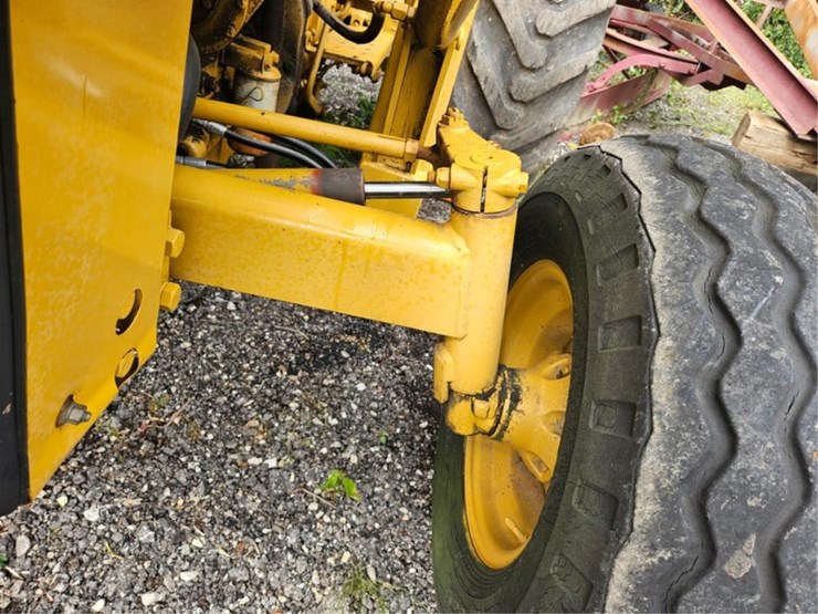 #2008-•-massey-ferguson-loader-tractor-image-36