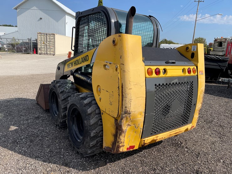 2019-new-holland-l216-image-8