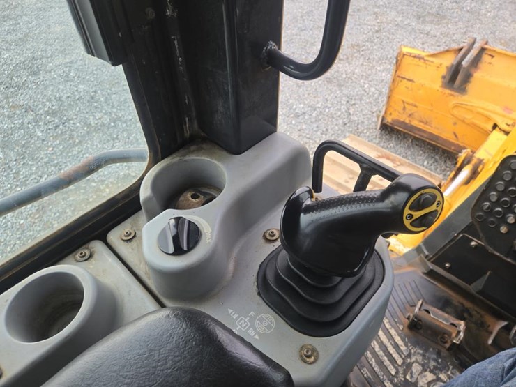 2014-komatsu-d51pxi-image-41