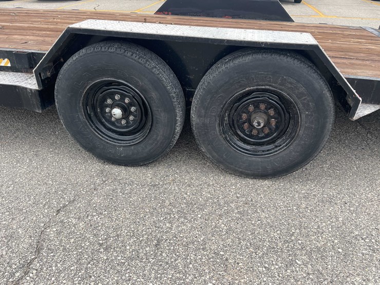 #1977-•-20'-tandem-axle-trailer-(has-wi-title)-image-19