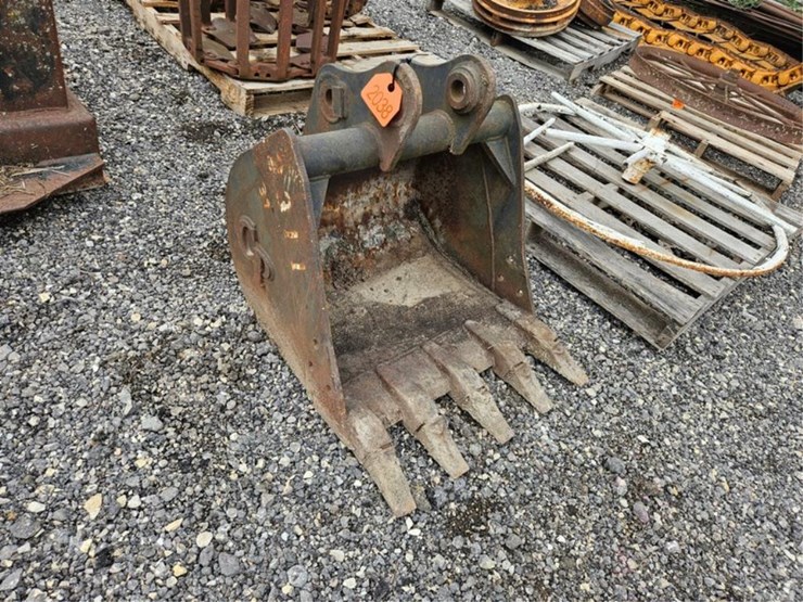 #2038-•-cp-23"-excavator-bucket-image-10