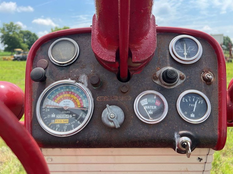 farmall-560-image-57