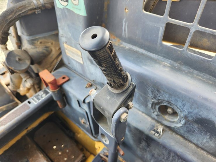 2001-new-holland-ls150-image-35