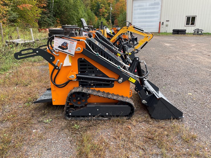 #8161-•-unused-2025-mini-skid-steer-loader-image-4