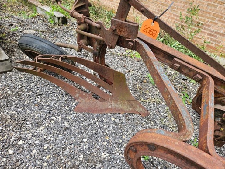 #2068-•-allis-chalmers-2b-pull-plow-image-13