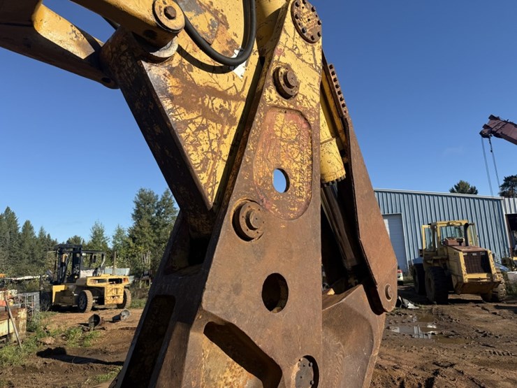 caterpillar-245-image-12