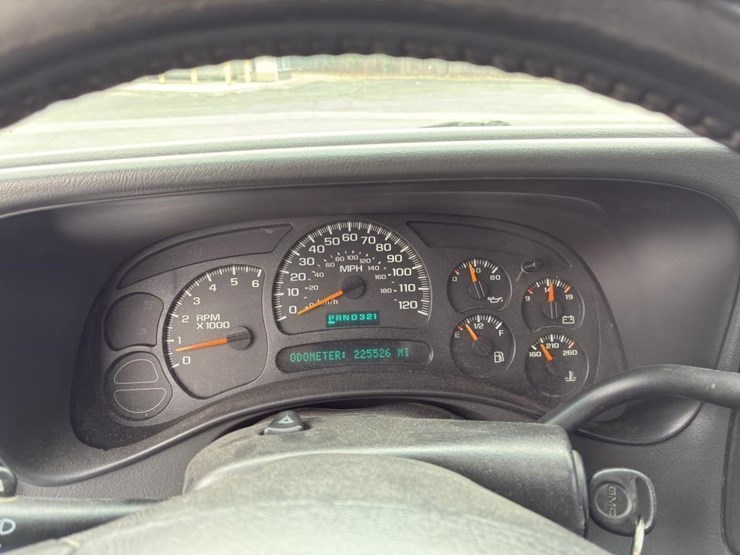 2005-gmc-sierra-crew-cab-pickup-image-14