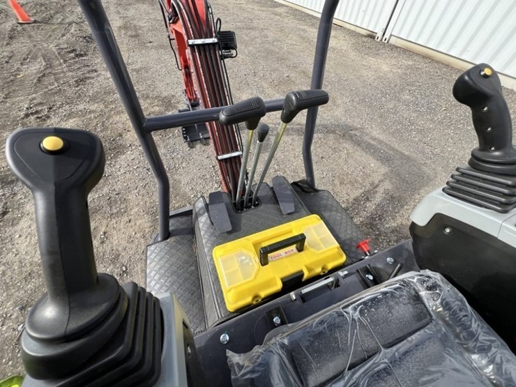 2025-cfg-mx15rx-mini-hydraulic-excavator-image-16