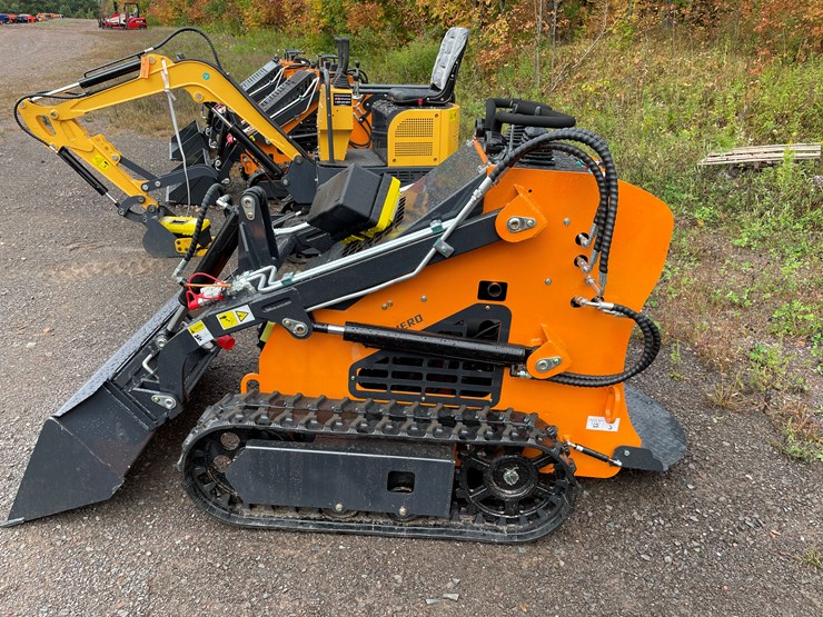 #8158-•-land-hero-mini-skid-steer-loader-image-8