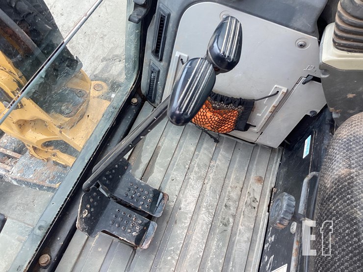2015-caterpillar-303.5e2-cr-image-21