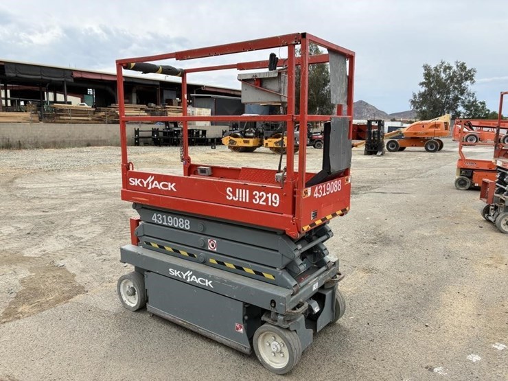 2013-skyjack-sjiii3219-image-2