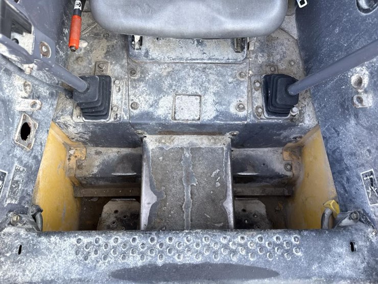 2001-new-holland-ls180-image-38