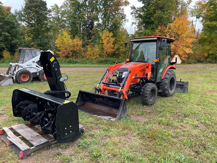 #8065-•-2024-bad-boy-4035ch-4wd-tractor-with-front-mount-berco-66"-snowblower-image-1