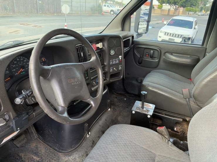 2008-gmc-c7500-dump-truck-image-11