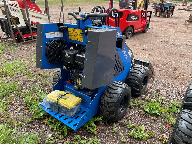 #8164-•-agt-skid-steer-loader-image-4